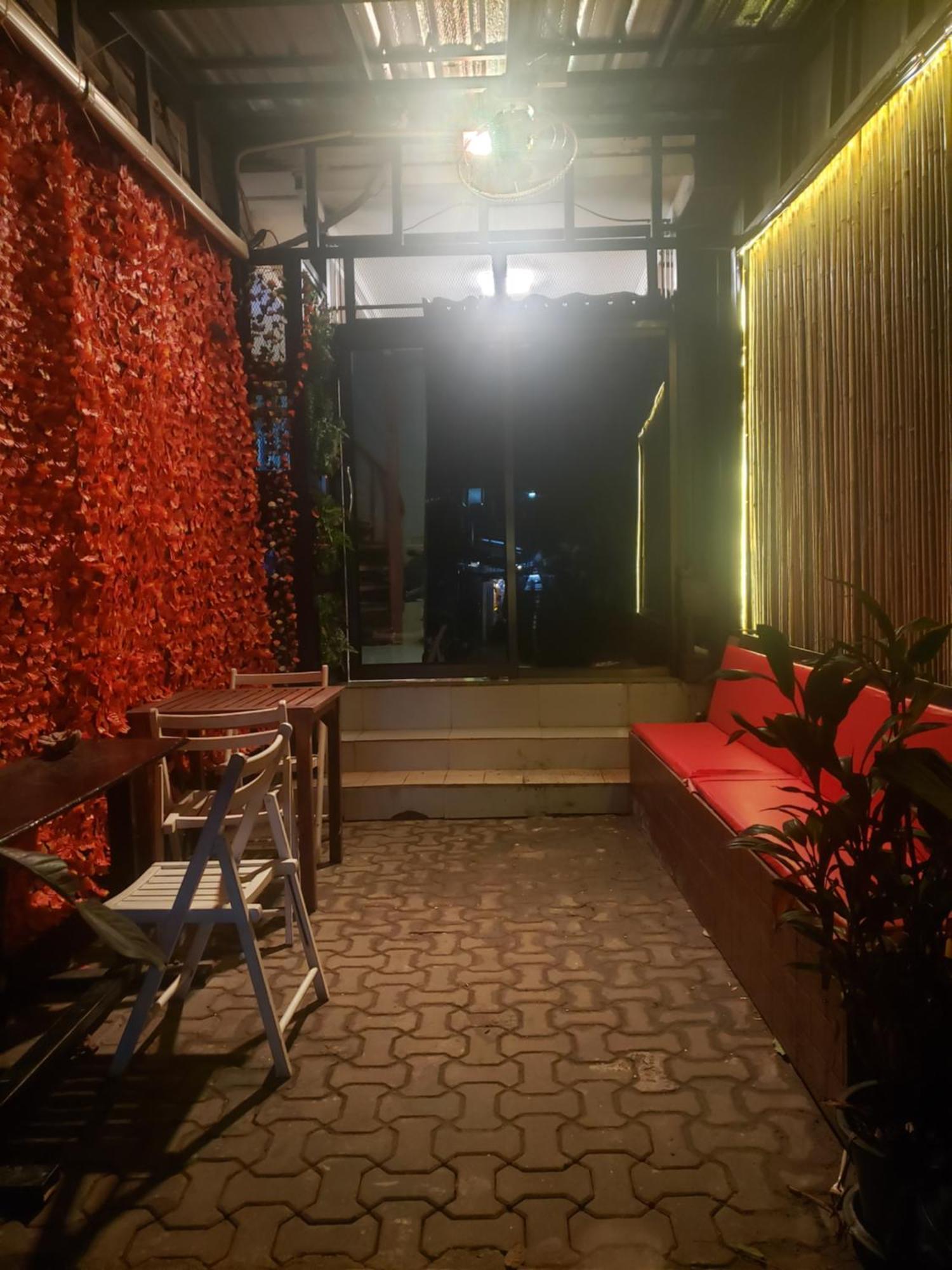 Lucky Dorm Hostel Phi Phi Don Exterior photo
