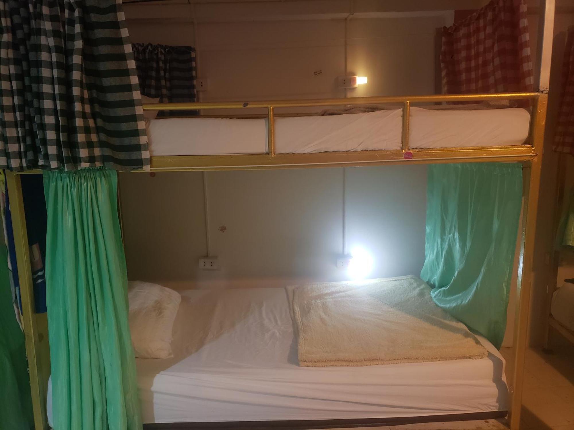 Lucky Dorm Hostel Phi Phi Don Exterior photo