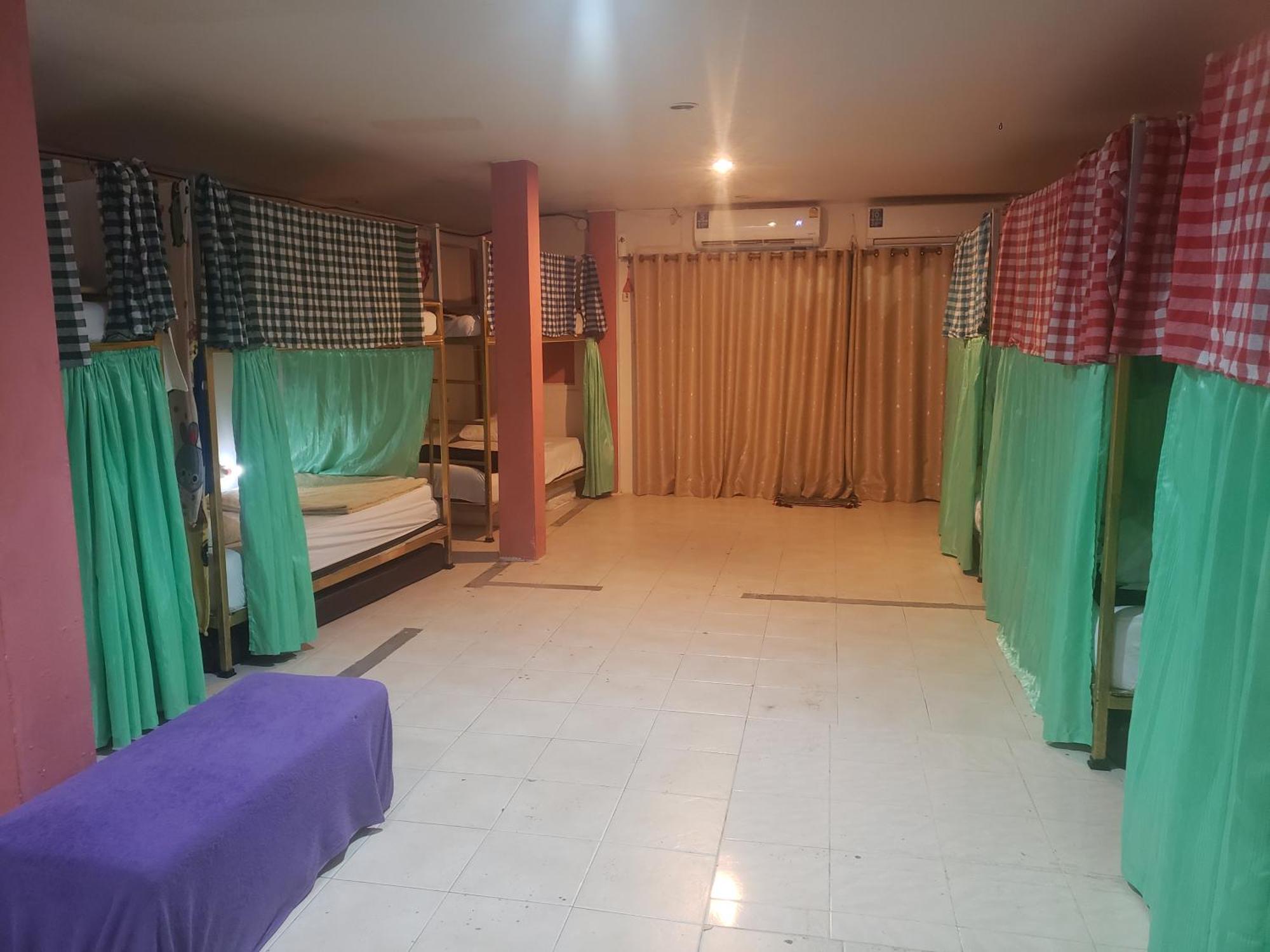 Lucky Dorm Hostel Phi Phi Don Exterior photo