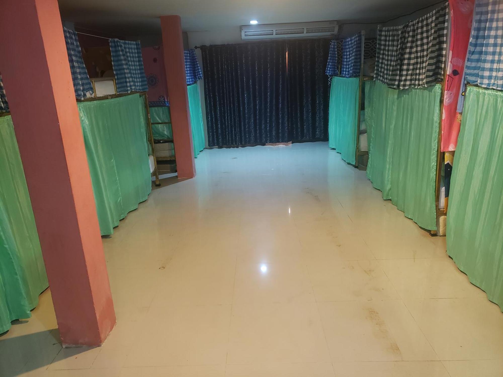 Lucky Dorm Hostel Phi Phi Don Exterior photo
