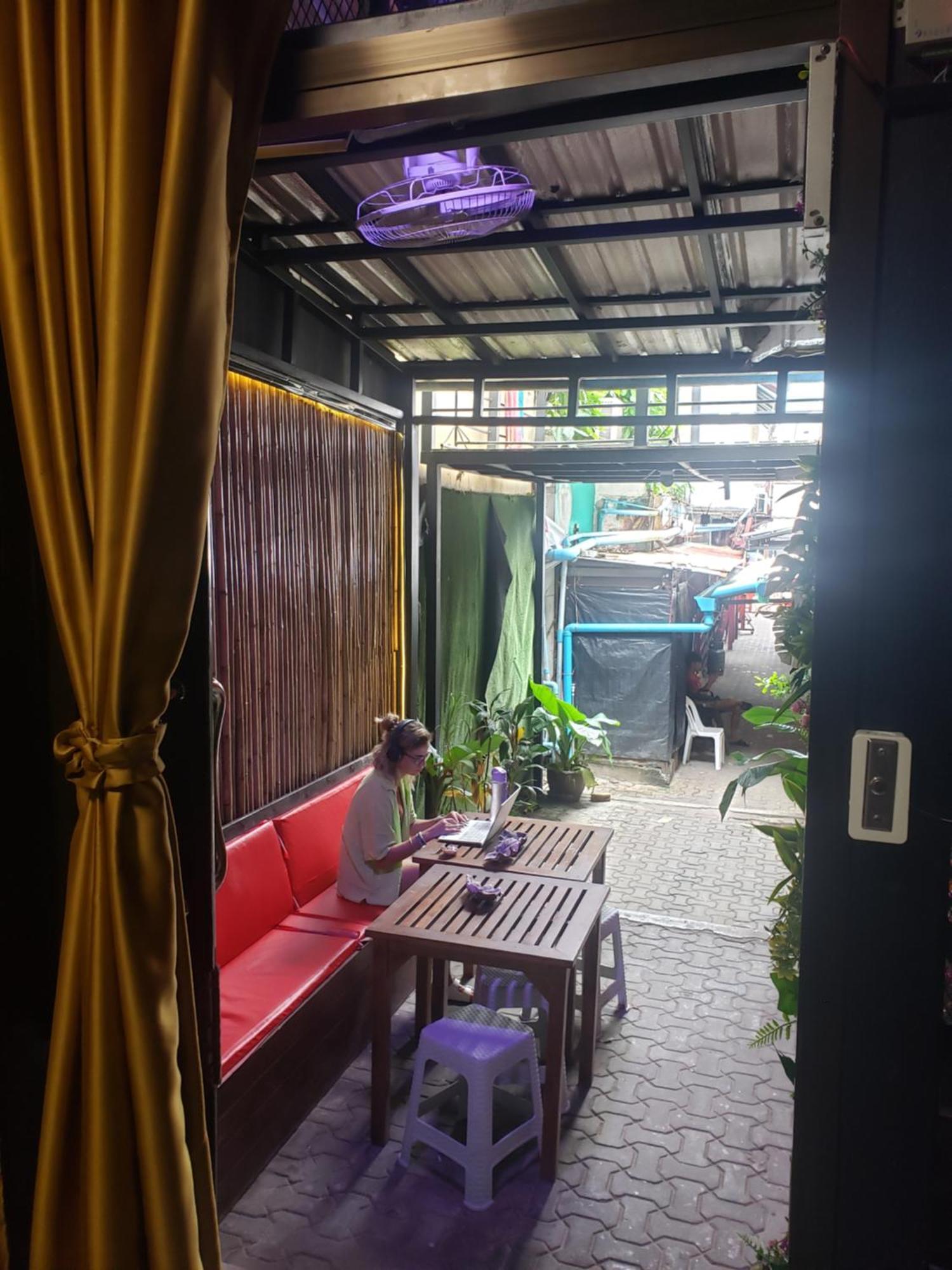 Lucky Dorm Hostel Phi Phi Don Exterior photo